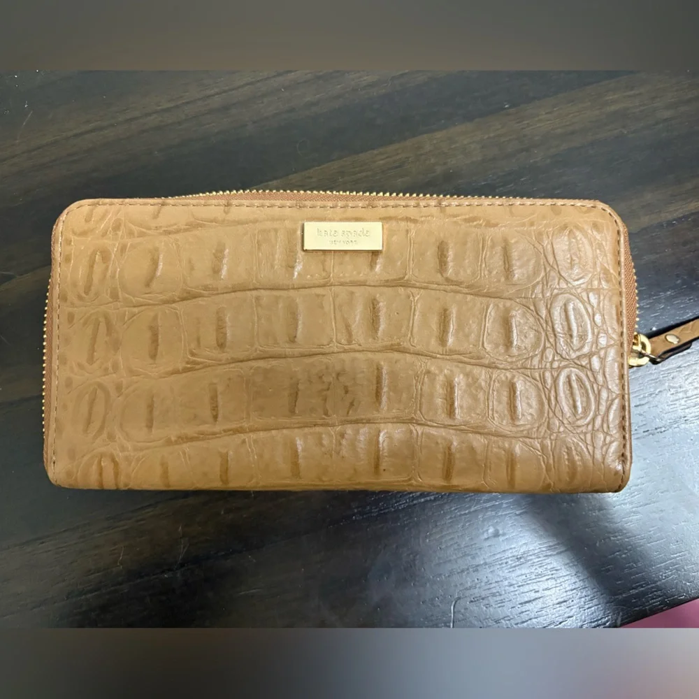 NWT Kate Spade Brown Croc Embossed Wallet - Picture 1 of 4